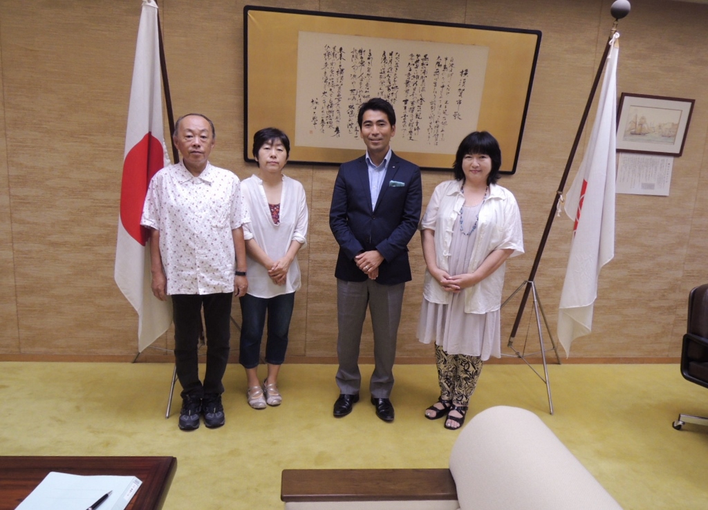 吉田市長（右から二人目）は大変気さくな方でした。