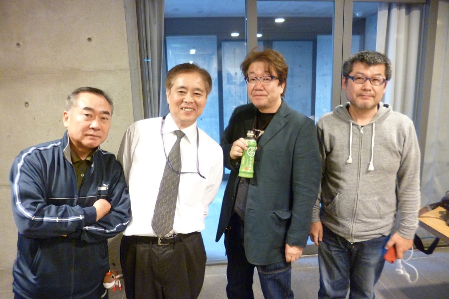 左から岩内の高橋さん、渡辺淳一文学館の友常館長、奥山札幌支部長、PAの高橋さん