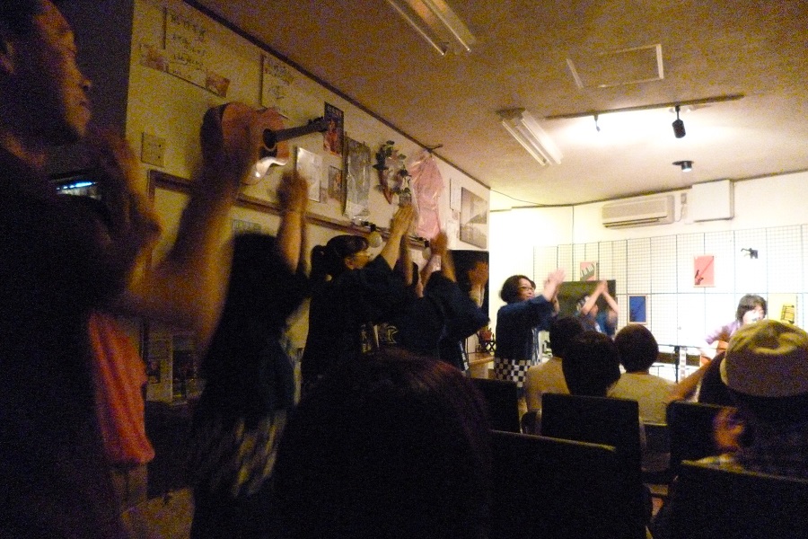 塩尻「風待茶房」では９人の真田踊り隊が登場！圧巻でした