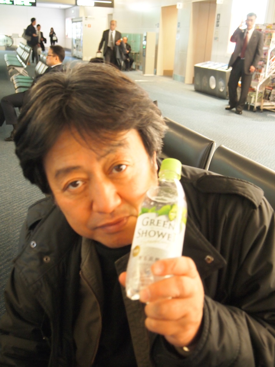 羽田空港でいつも買う「グリーンシャワー」。「グリーングラスシャワー」のほうが先にありましたよ！