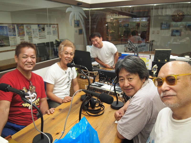 石垣空港から直行してラジオ局へ。生放送は予定時間を延長しての出演となりました。皆様からのメッセージが心強かったです。